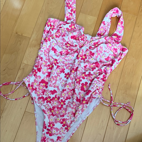 Swimsuit bundle - Picture 8 of 8